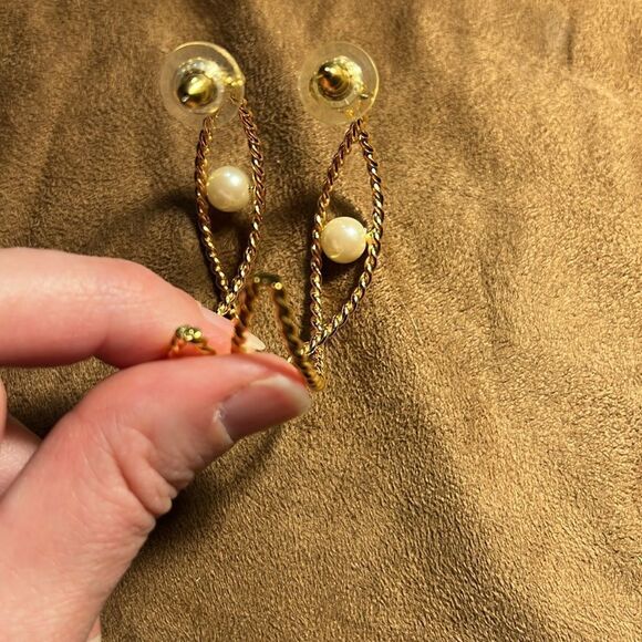 Large hoop gold tone & pearl pierced earrings. - Picture 4 of 4